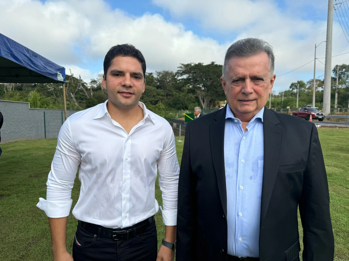 Diretor geral do DER-PI, Leonardo Sobral e Deputado federal Flávio Nogueira