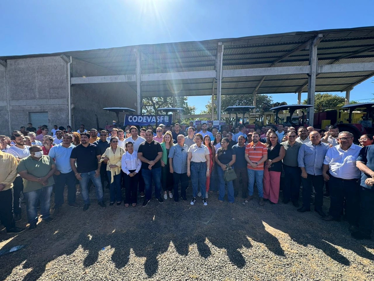 Municípios piauienses recebem tratores para implemento na agricultura familiar