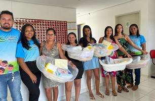 Secretaria da Assistência Social de Pimenteiras entrega kits para as gestantes (Foto: Reprodução)