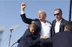 Trump cai no chão após barulho de tiros em comício na Pensilvânia (Foto: Divulgação)