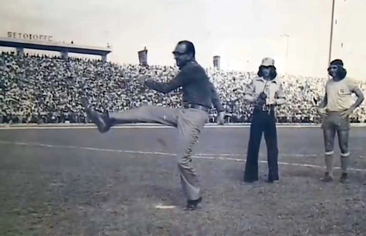 Alberto Silva no estádio Albertão