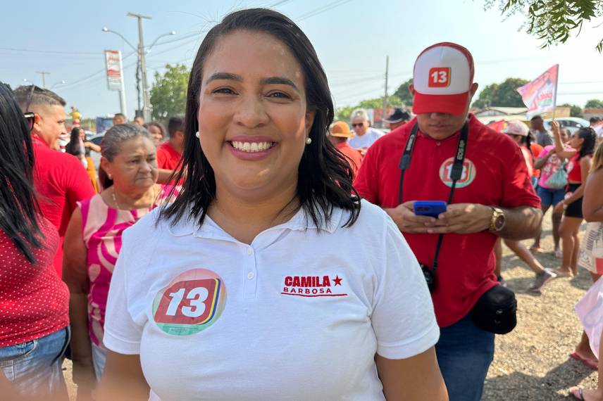 Ao lado de Rafael Fonteles, Camila Barbosa realiza bandeiraço em Lagoa do Piauí Ao lado de Rafael Fonteles, Camila Barbosa realiza bandeiraço em Lagoa do Piauí