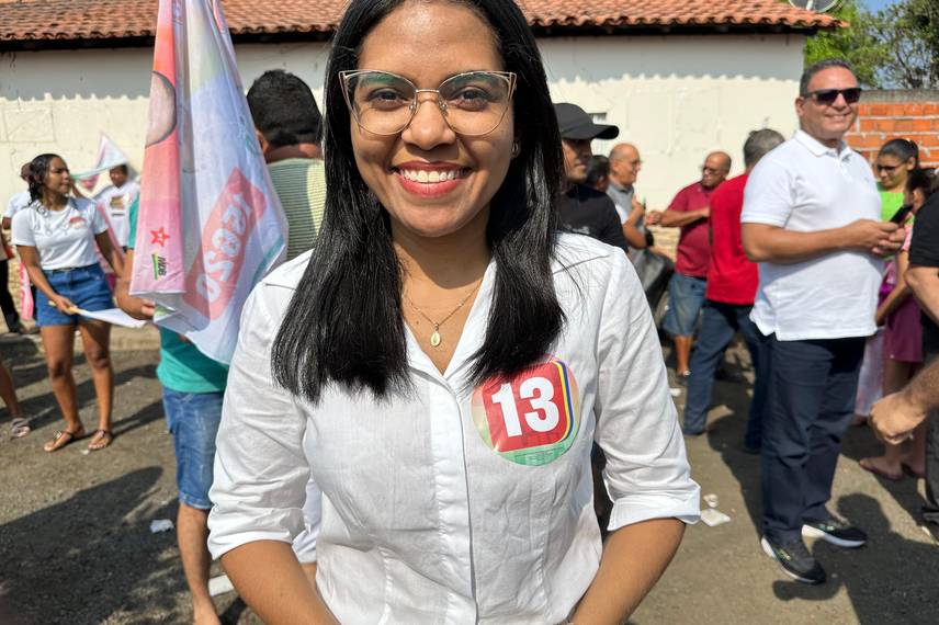 Ao lado de Rafael Fonteles, Camila Barbosa realiza bandeiraço em Lagoa do Piauí Ao lado de Rafael Fonteles, Camila Barbosa realiza bandeiraço em Lagoa do Piauí