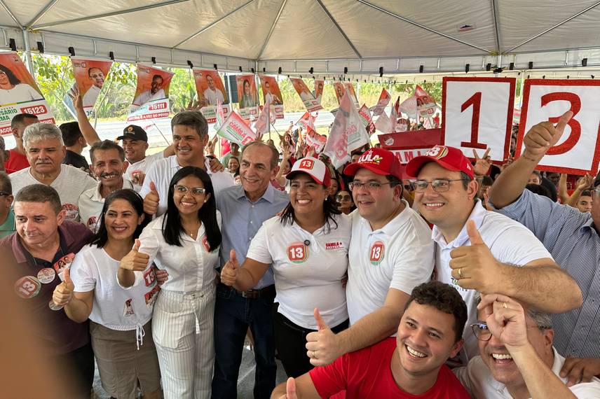 Ao lado de Rafael Fonteles, Camila Barbosa realiza bandeiraço em Lagoa do Piauí Ao lado de Rafael Fonteles, Camila Barbosa realiza bandeiraço em Lagoa do Piauí