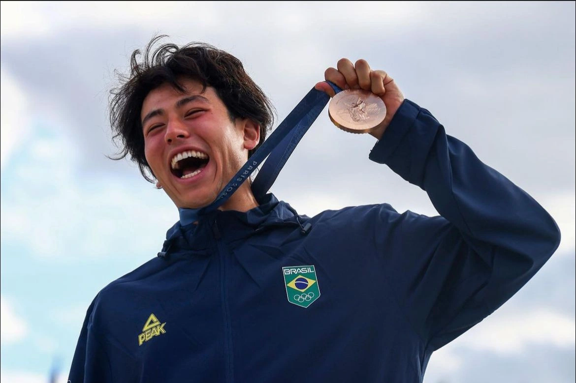 Augusto Akio conquista medalha de bronze no skate park