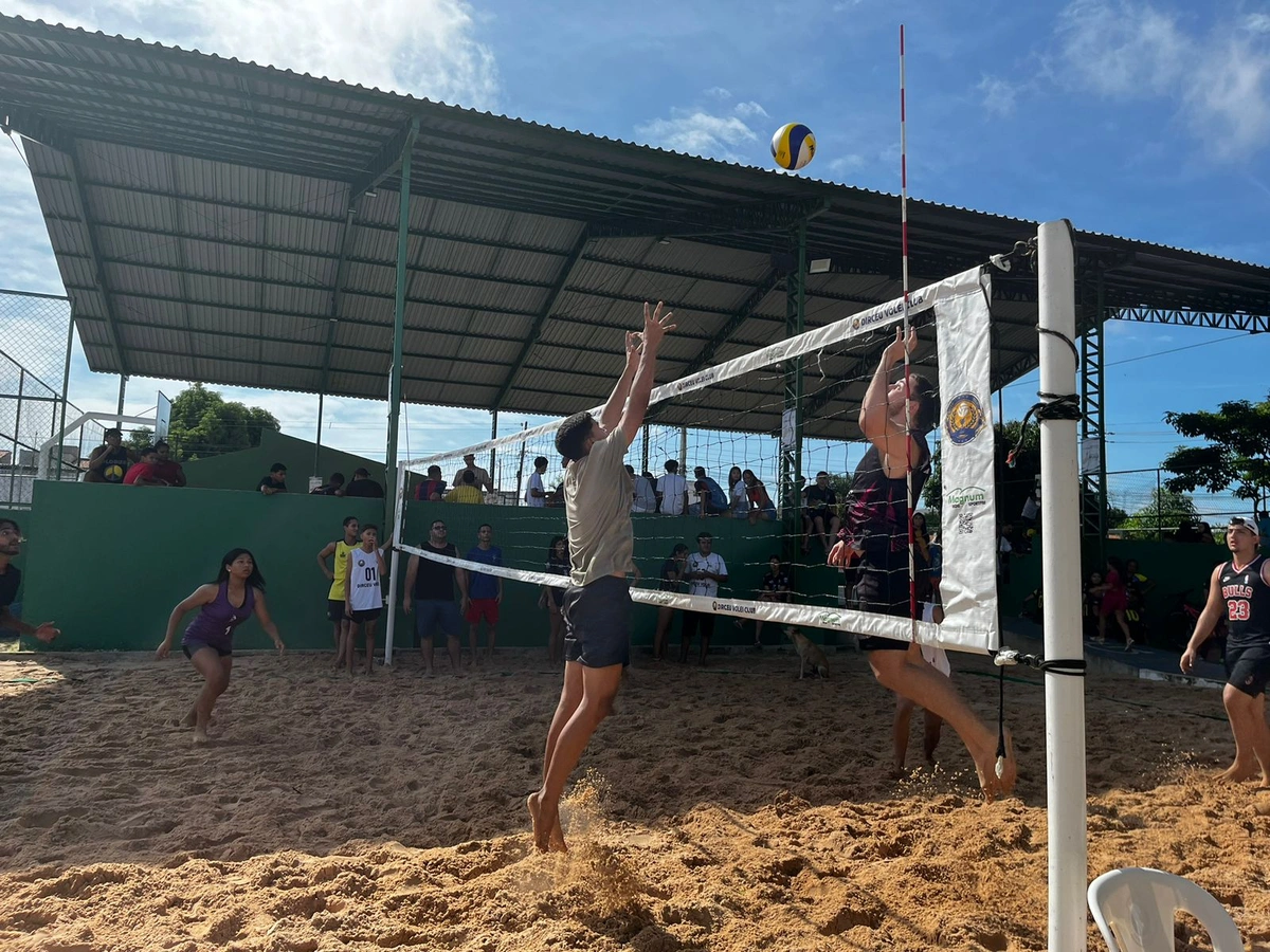 Copa Itararé de Vôlei movimenta jovens atletas no bairro Dirceu Arcoverde