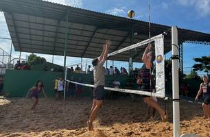Copa Itararé de Vôlei movimenta jovens atletas no bairro Dirceu Arcoverde (Foto: Reprodução)