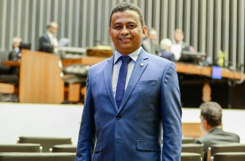 Deputado federal Francisco Costa cogita vaga no senado em 2026