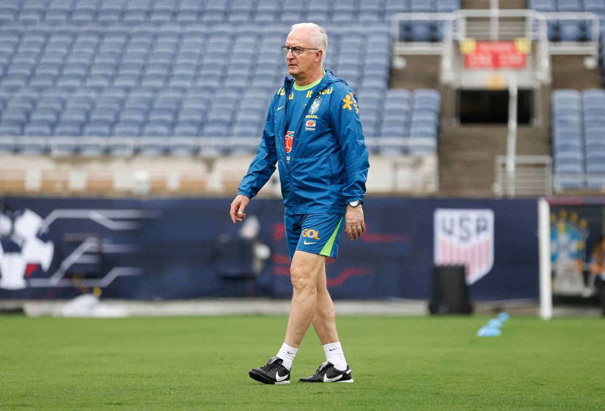 Dorival Júnior comanda treino da Seleção