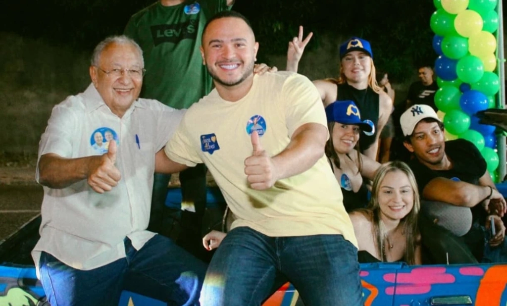 Dr. Pessoa inicia campanha eleitoral com adesivaço na zona Leste de Teresina