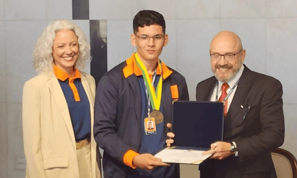 Estudante piauiense assume mandato de Jovem Senador e inicia vivência em Brasília