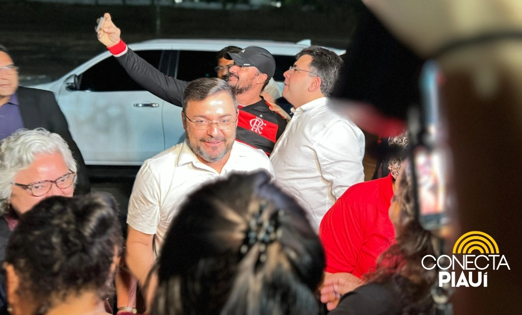 Fábio Novo reúne 10 mil carros no Madrugadão do Novo