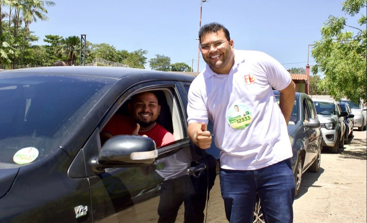 Fernando Lima dá a largada na campanha e reúne mais de 400 veículos em adesivaço