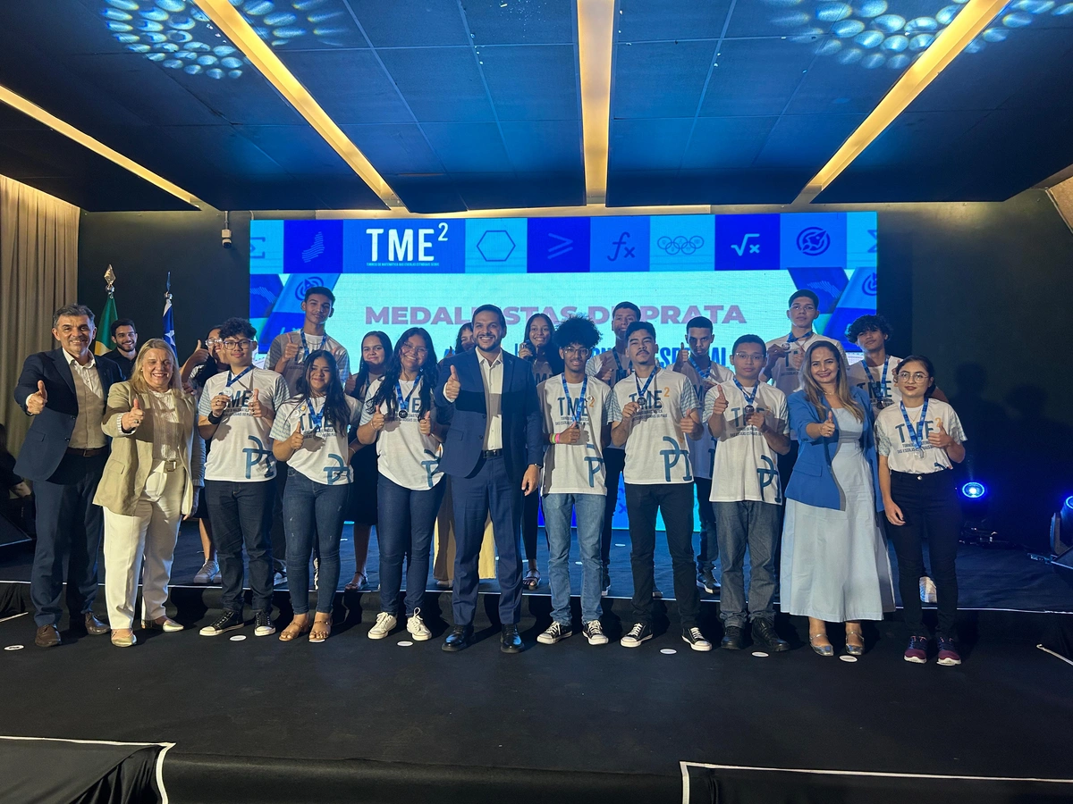 Governador premia mais de 200 estudantes vencedores de torneio de matemática