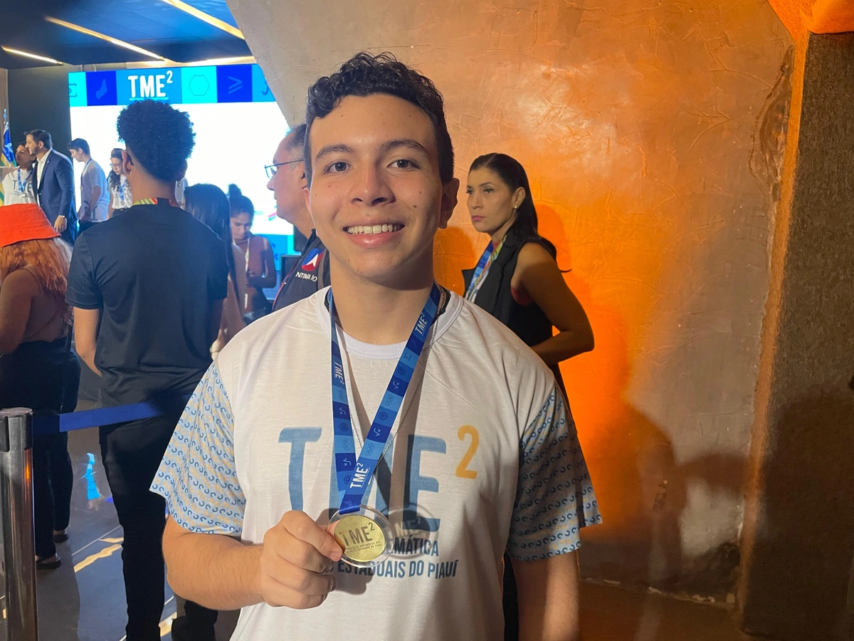 Governador premia mais de 200 estudantes vencedores de torneio de matemática