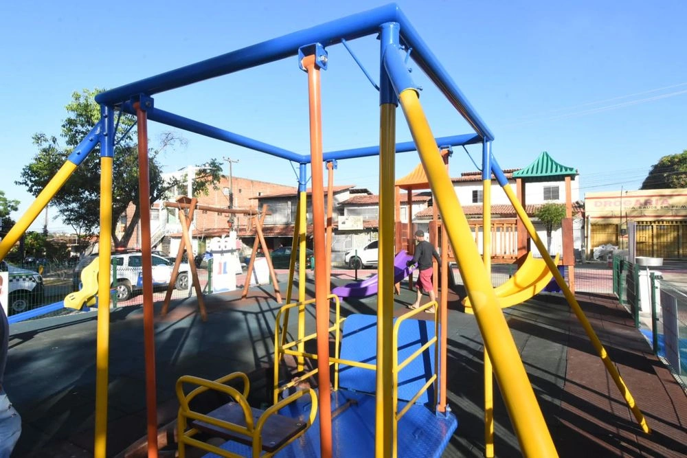 Governo do Estado inaugura brinquedopraças na zona sul de Teresina através do OPA