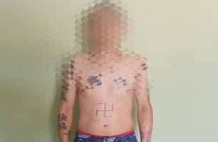 Homem com tatuagem de suástica para 'magia negra' é preso no interior do Piauí (Foto: Reprodução)