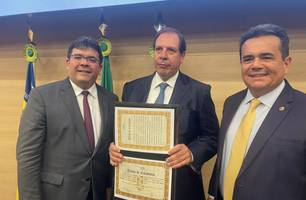 Ministro do STJ Luis Felipe Salomão recebe título de cidadania piauiense na Alepi (Foto: Alessandra Fonseca/Conecta Piauí)