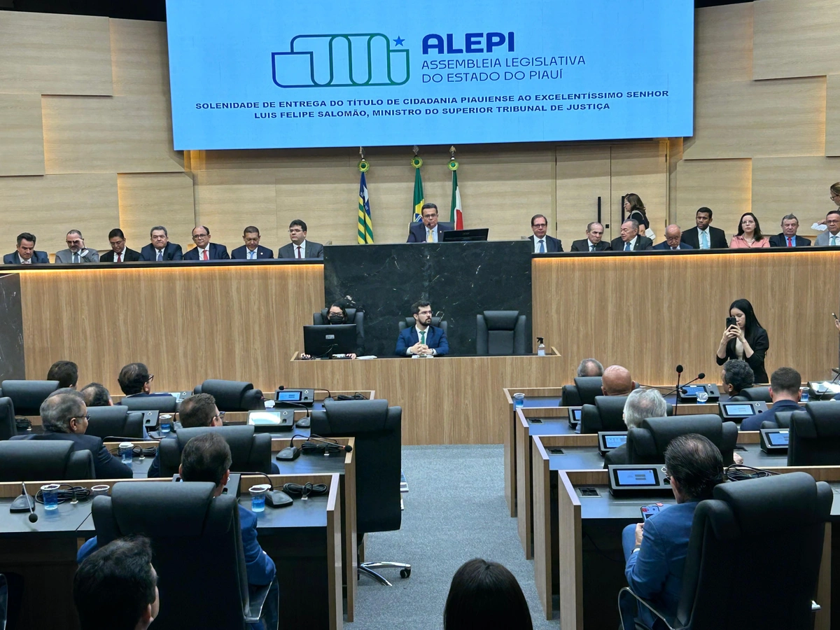 Ministro do STJ Luis Felipe Salomão recebe título de cidadania piauiense na Alepi