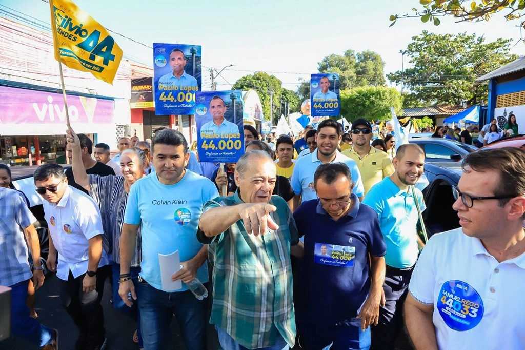 Silvio Mendes realiza grande caminhada na zona Sul de Teresina