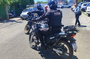 Suspeito baleia cidadão ao atirar contra policiais durante perseguição em Teresina (Foto: Repórter 12/Conecta Piauí)
