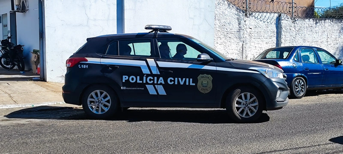 Viatura da Polícia Civil