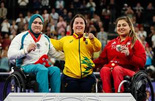 Brasileira levanta 148 quilos para triunfar nos Jogos de Paris (Foto: CPB)