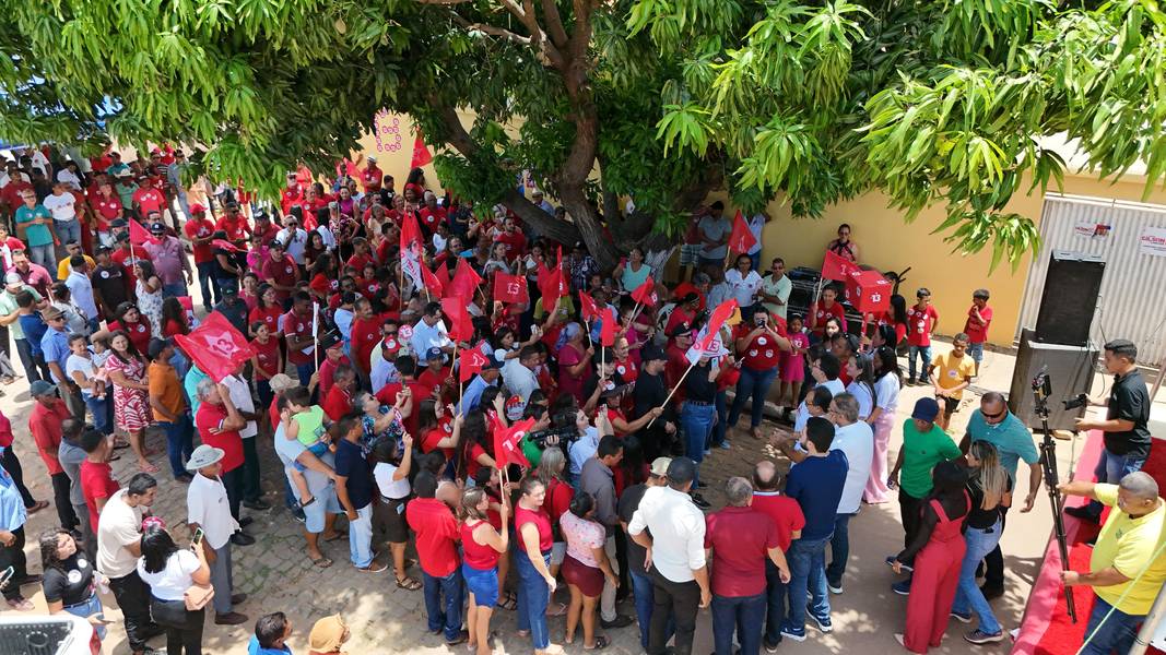 Candido a prefeito Gilson e Rafael Fonteles reúnem multidão em Pedro Laurentino