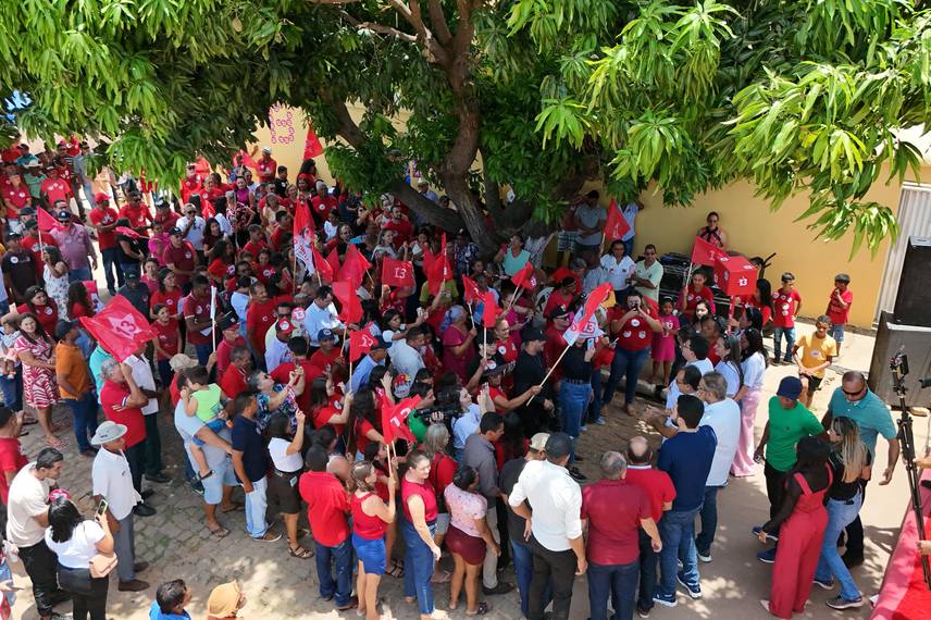 Candido a prefeito Gilson e Rafael Fonteles reúnem multidão em Pedro Laurentino Candido a prefeito Gilson e Rafael Fonteles reúnem multidão em Pedro Laurentino