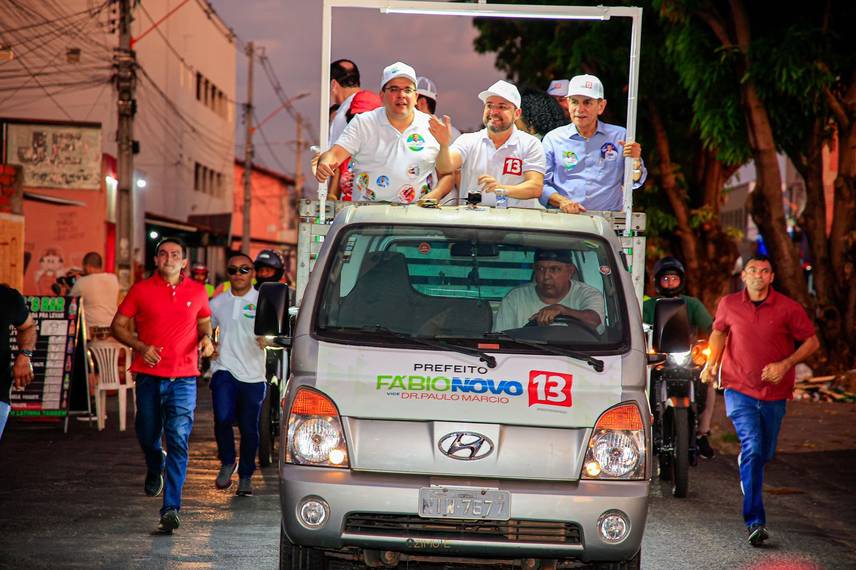 Com governador Rafael e Fábio Novo, carreata do 13 percorre a zona Norte de Teresina Com governador Rafael e Fábio Novo, carreata do 13 percorre a zona Norte de Teresina