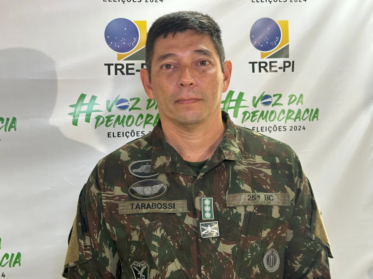 Coronel Tarabosi, comandante do 25º BC