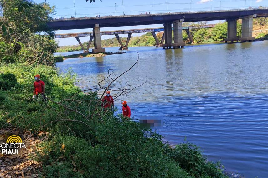 Corpo é encontrado boiando no Rio Poty na zona Sudeste de Teresina Corpo é encontrado boiando no Rio Poty na zona Sudeste de Teresina