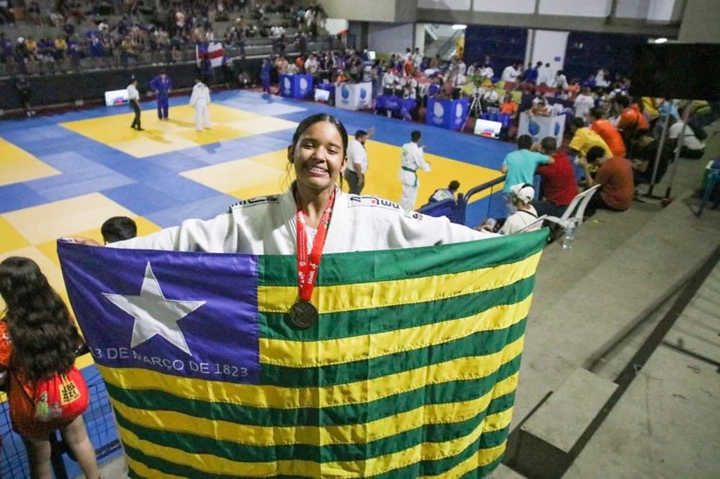 Estudantes da rede estadual conquistam medalhas no Judô e Wrestling nos JEBs 2024