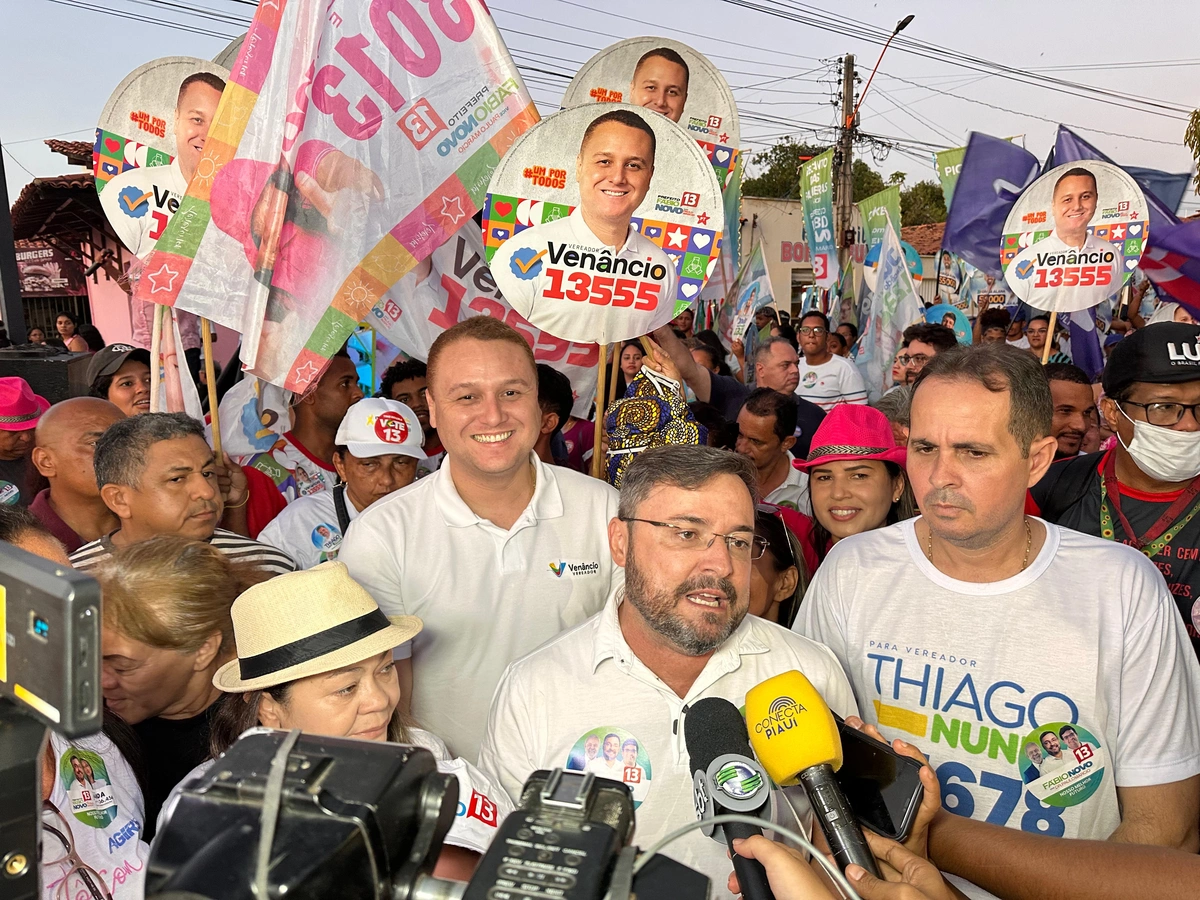 Fábio Novo em caminhada no bairro São João