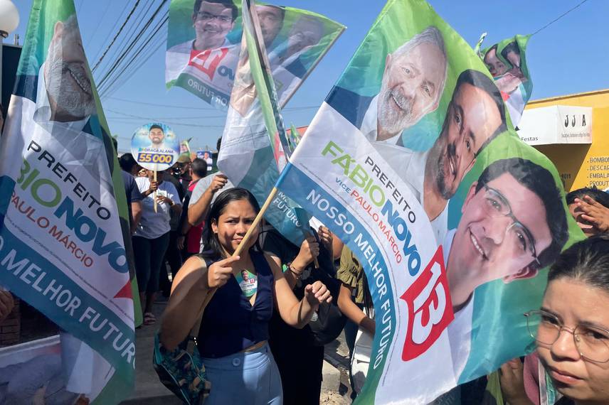 Fábio Novo realiza caminhada com muitos apoiadores na zona Leste de Teresina Fábio Novo realiza caminhada com muitos apoiadores na zona Leste de Teresina