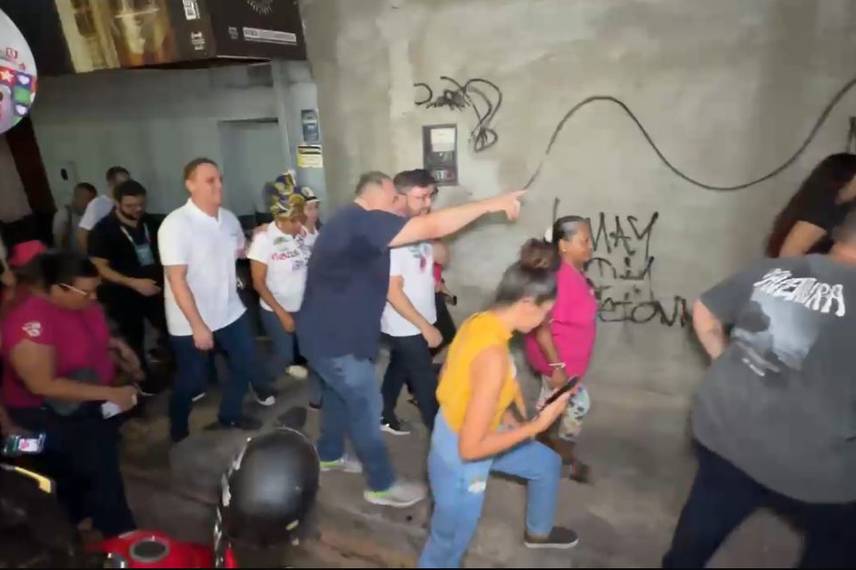 Fábio Novo realiza caminhada no bairro São João