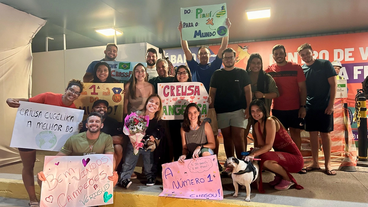 Familiares e amigos de Creusa Angélica no Aeroporto de Teresina
