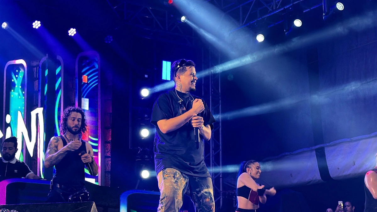 Felipe Amorim agita mais de 30 mil fãs no 2º dia de Festival de Verão em Parnaíba