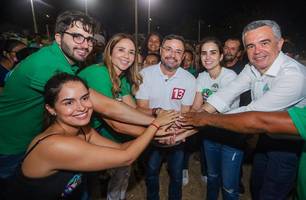 Lucy e Fábio Novo reúnem centenas de amigos e amigas no bairro Porto do Centro (Foto: Ascom/Lucy)