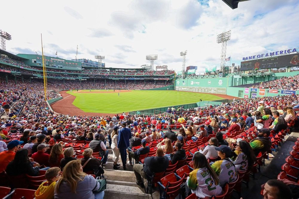 Nos EUA, intercambistas piauienses participam de tour pela Universidade de Harvard e assistem jogo de baseball