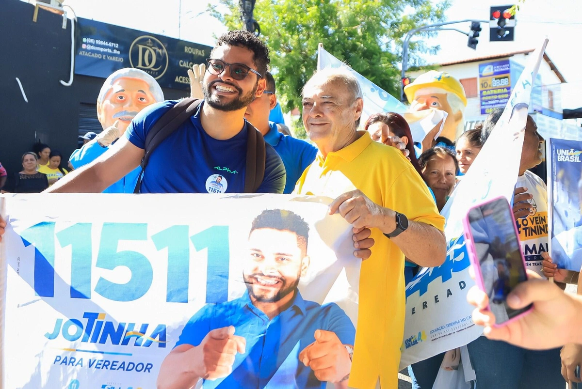 Silvio Mendes realiza caminhada no Dirceu e garante projetos para jovens do local