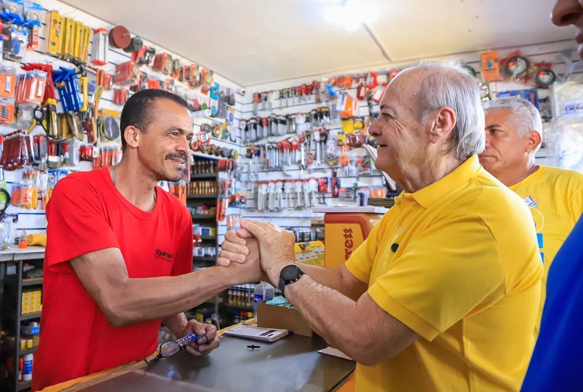 Silvio Mendes realiza caminhada no Dirceu e garante projetos para jovens do local