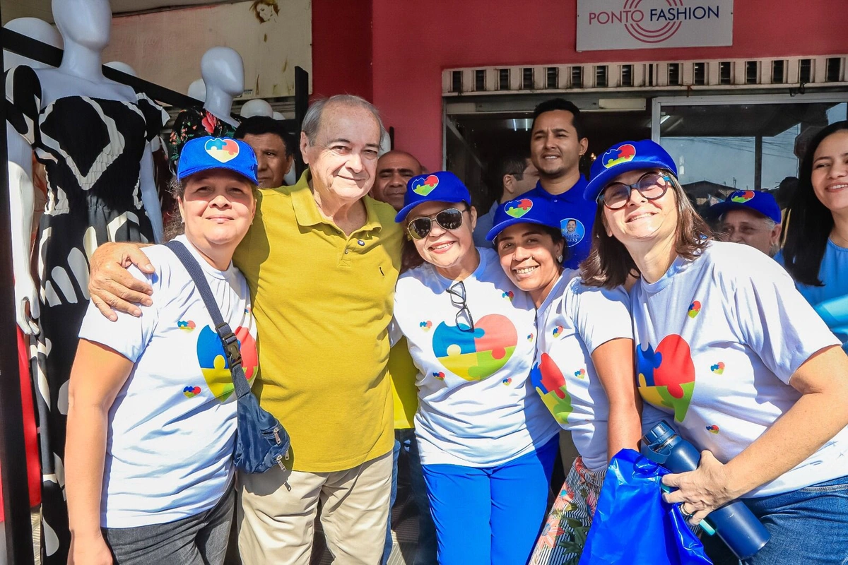 Sílvio Mendes realiza nova caminhada pela zona Leste de Teresina