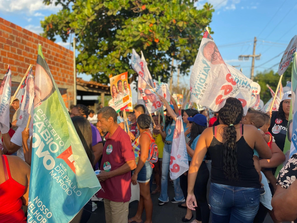 'Só se joga pedra em árvore que dá fruto', afirma Fábio Novo em evento de campanha