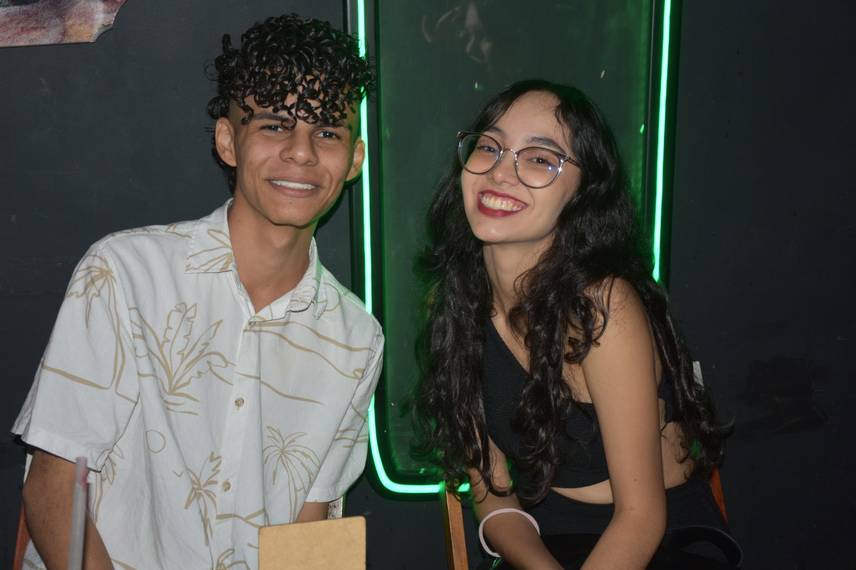 Aprovados no Enem comemoram em PUB Aprovados no Enem comemoram em PUB