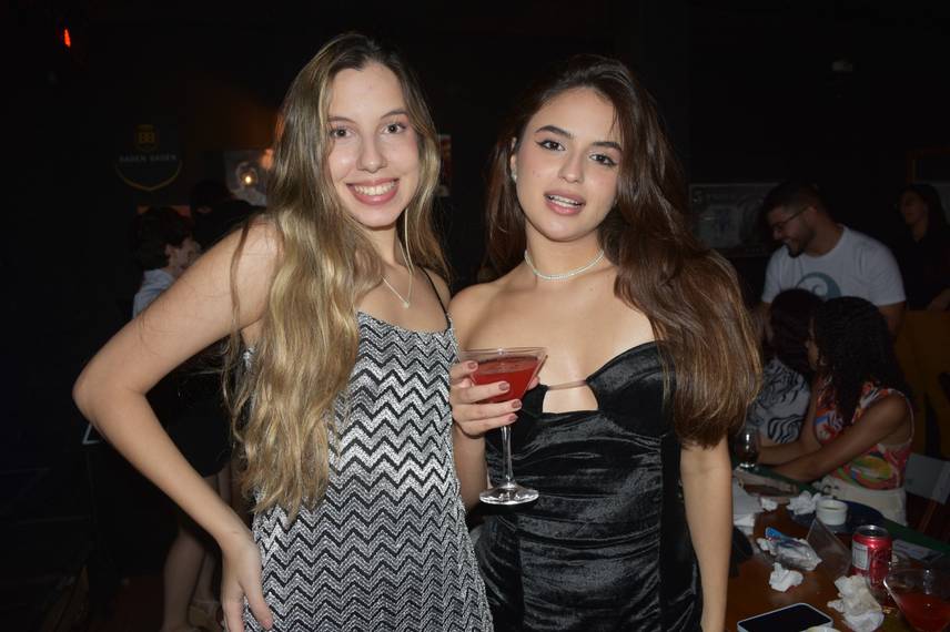 Aprovados no Enem comemoram em PUB Aprovados no Enem comemoram em PUB