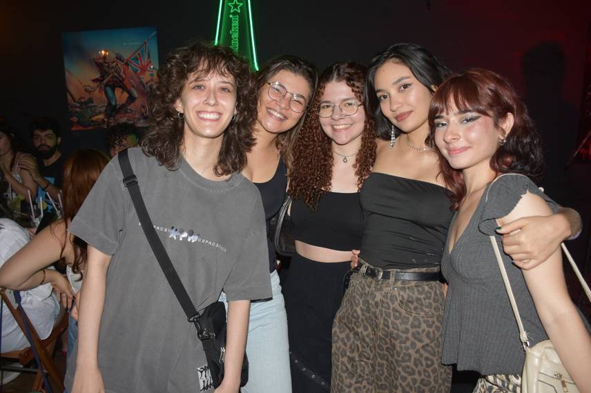 Aprovados no Enem comemoram em PUB Aprovados no Enem comemoram em PUB