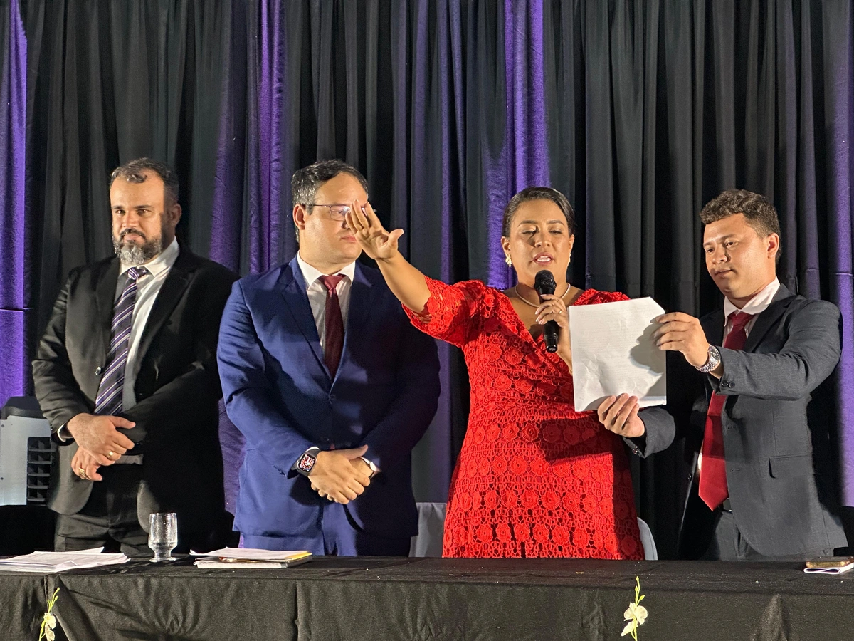 Camila Barbosa toma posse como nova prefeita de Lagoa do Piauí