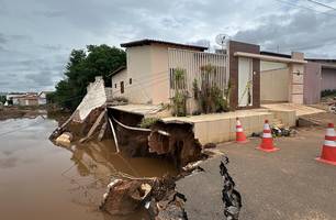 Casas atingidas por enchente em Picos correm risco de desabamento (Foto: Conecta Piauí)
