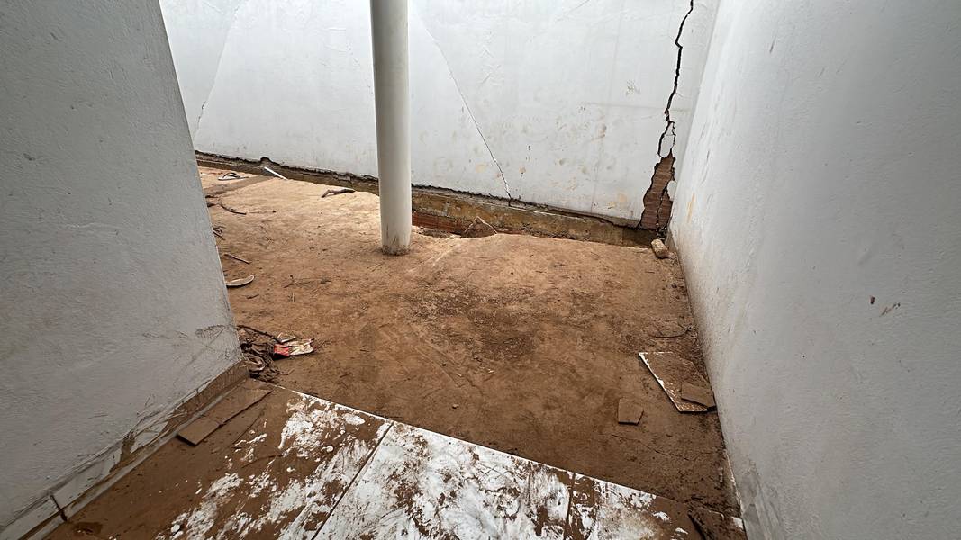 Casas atingidas por enchente em Picos correm risco de desabamento